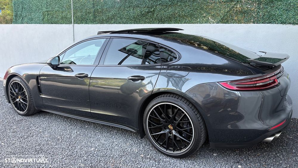 Porsche Panamera 4 E-Hybrid 10 Years Edition - 5