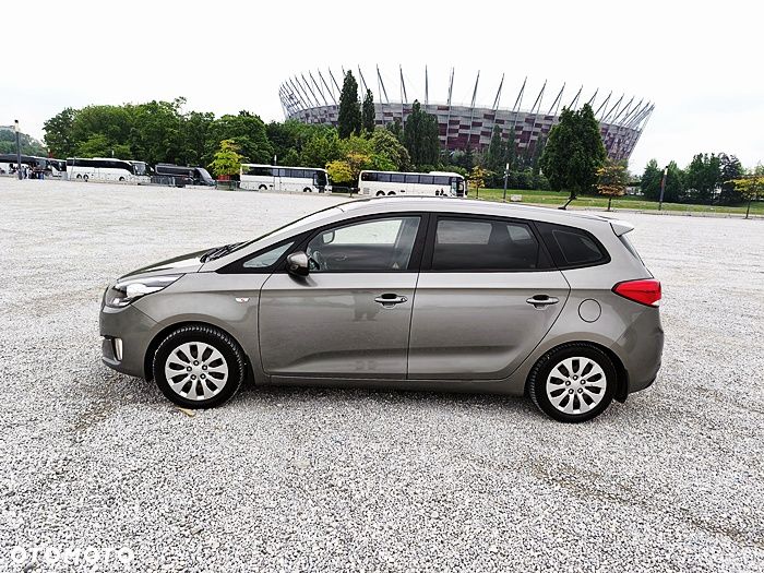 Kia Carens - 5