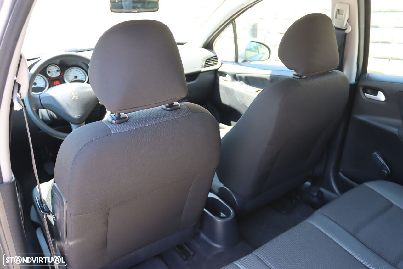 Peugeot 207 1.4 16V Trendy - 9