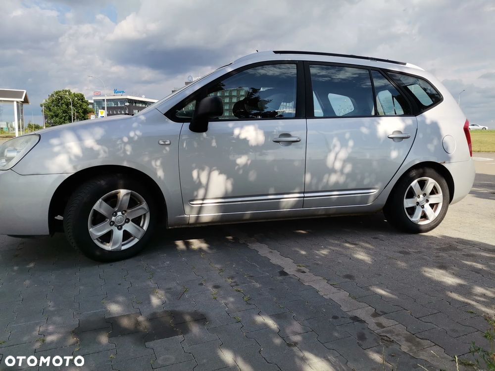 Kia Carens - 4