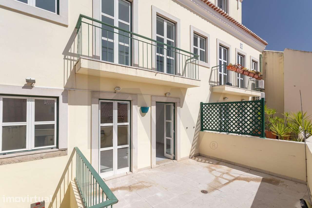 Moradia T3 com Terraço, Varandas e Estacionamento Privado | Estrela, L - Grande imagem: 2/59