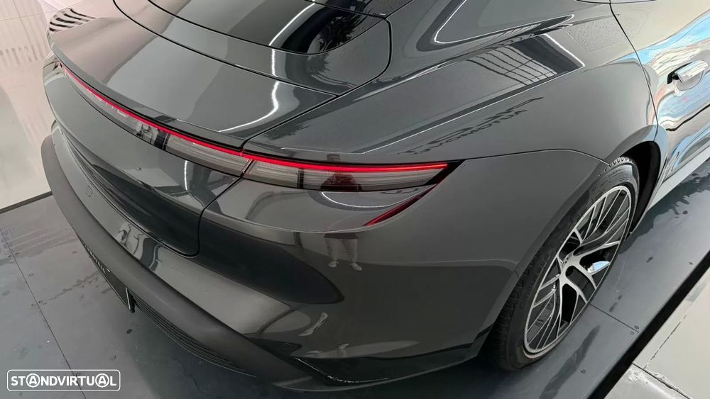 Porsche Taycan Standard - 12