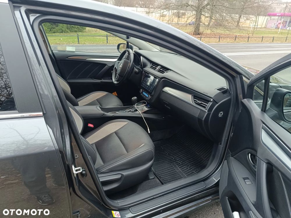 Toyota Avensis 2.0 Premium MS - 11