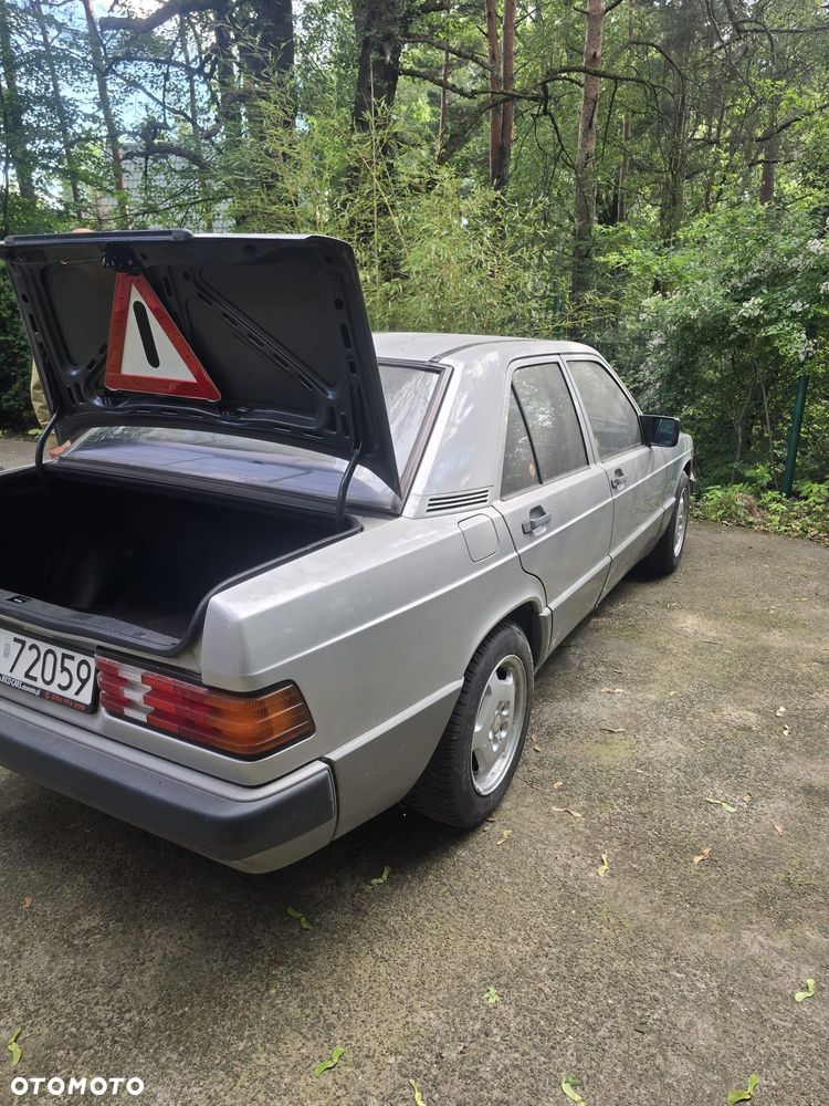 Mercedes-Benz W201 (190) - 4