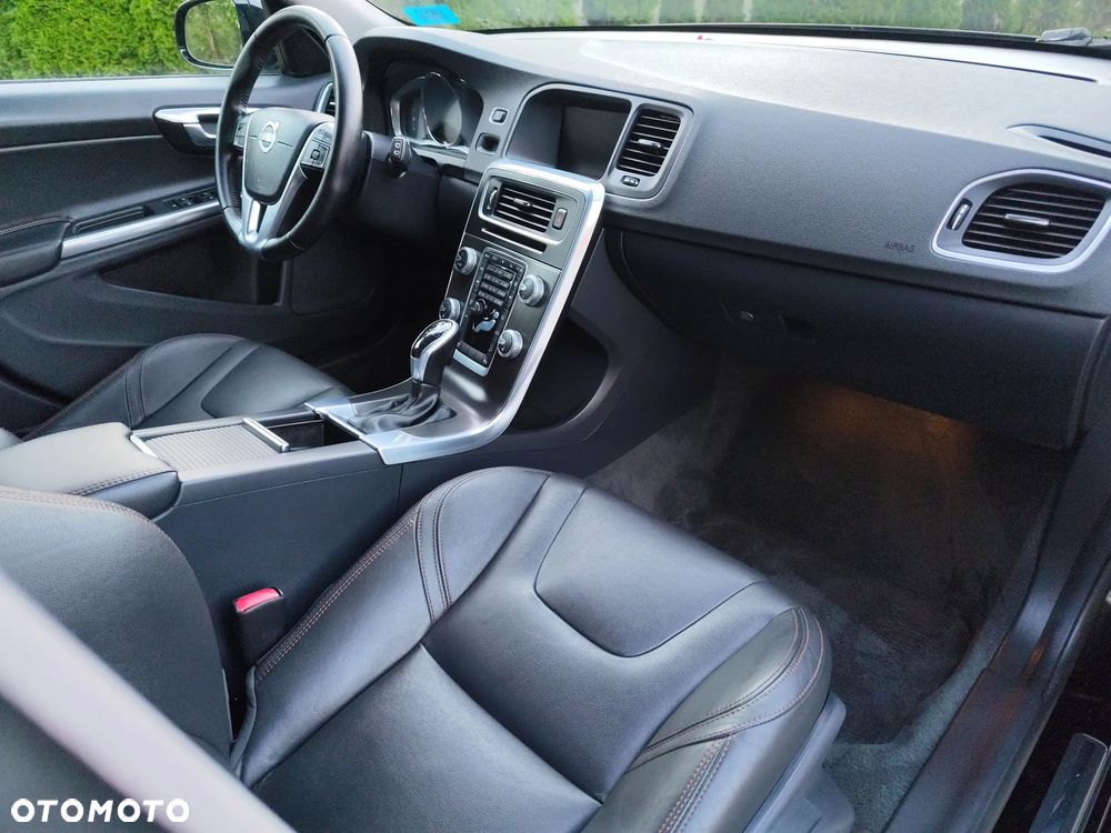 Volvo V60 Cross Country T5 AWD Momentum - 29