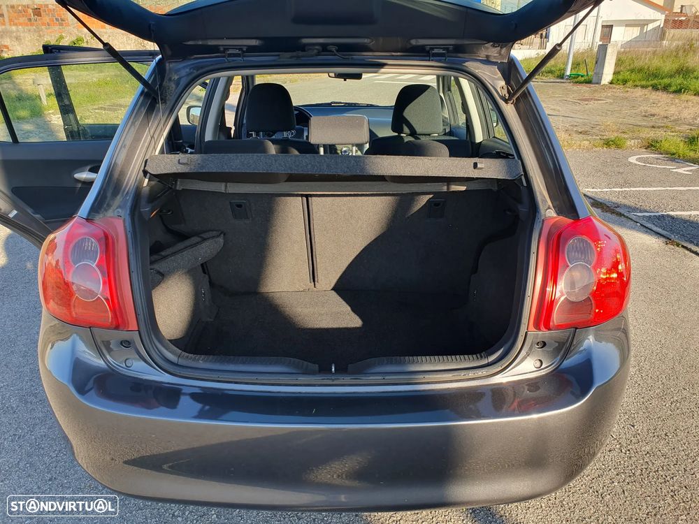 Toyota Auris 1.4 D-4D Gold Edition - 9