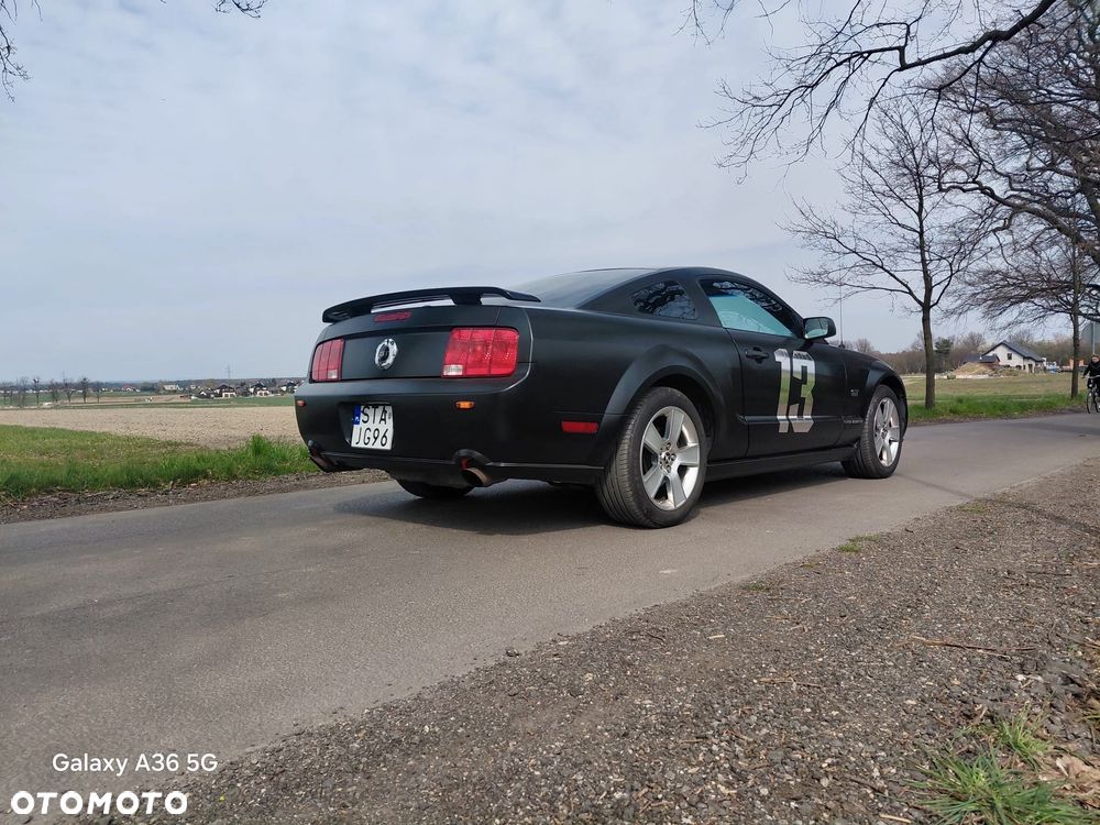Ford Mustang - 4