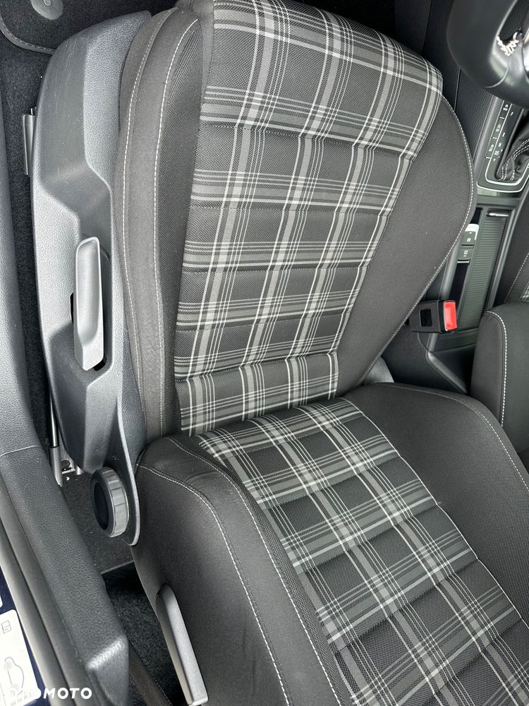 Volkswagen Golf - 34