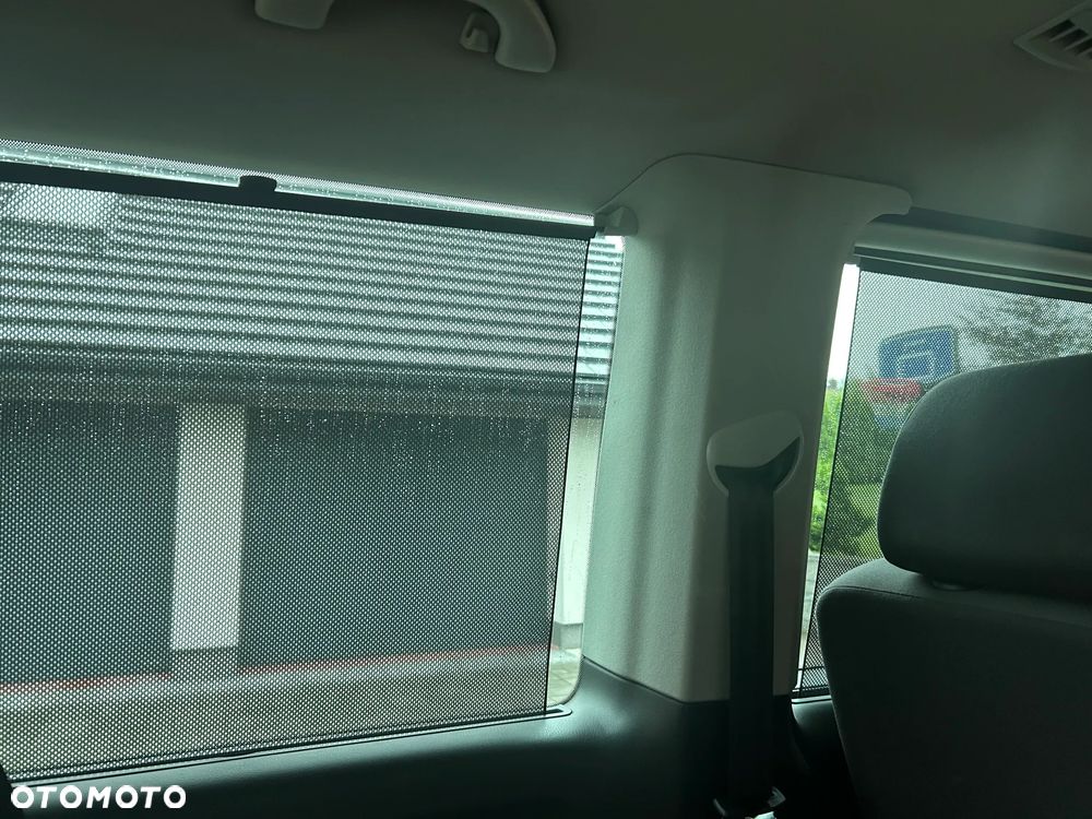 Volkswagen Caravelle - 13