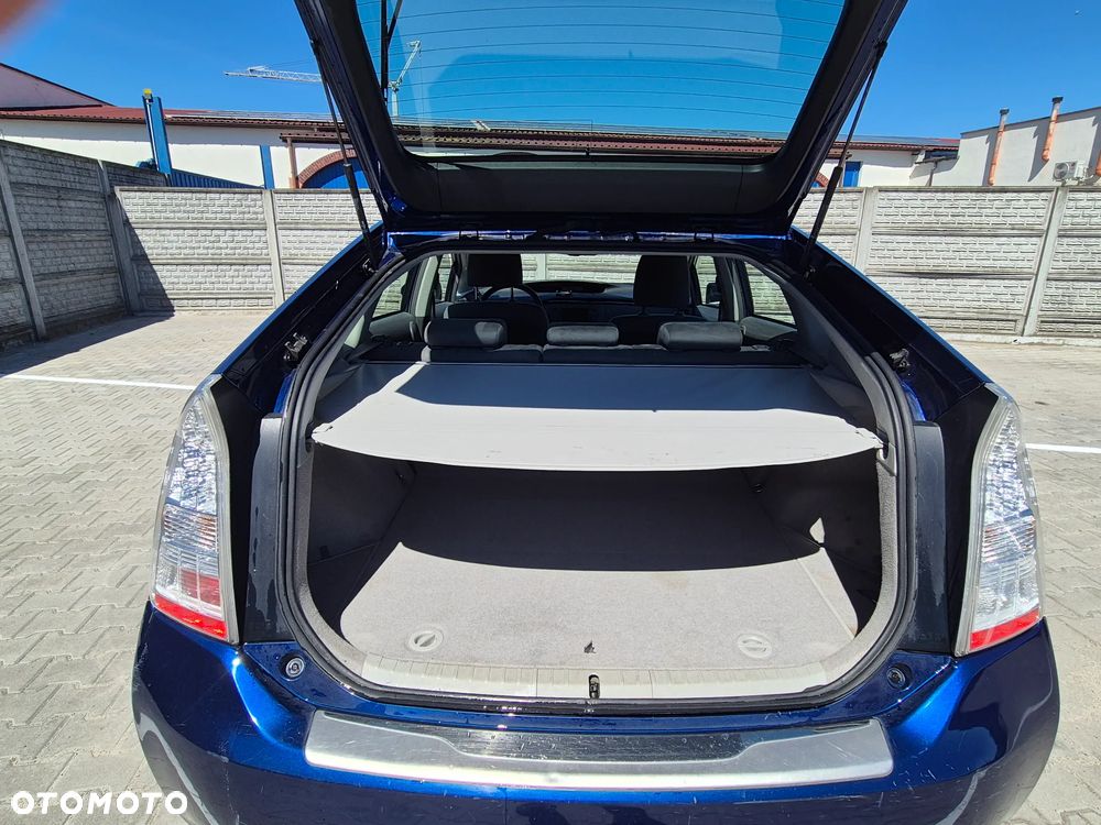 Toyota Prius (Hybrid) Executive - 15