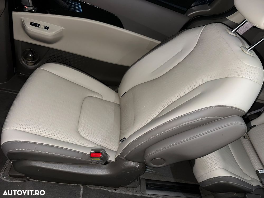 Kia Carnival - 14