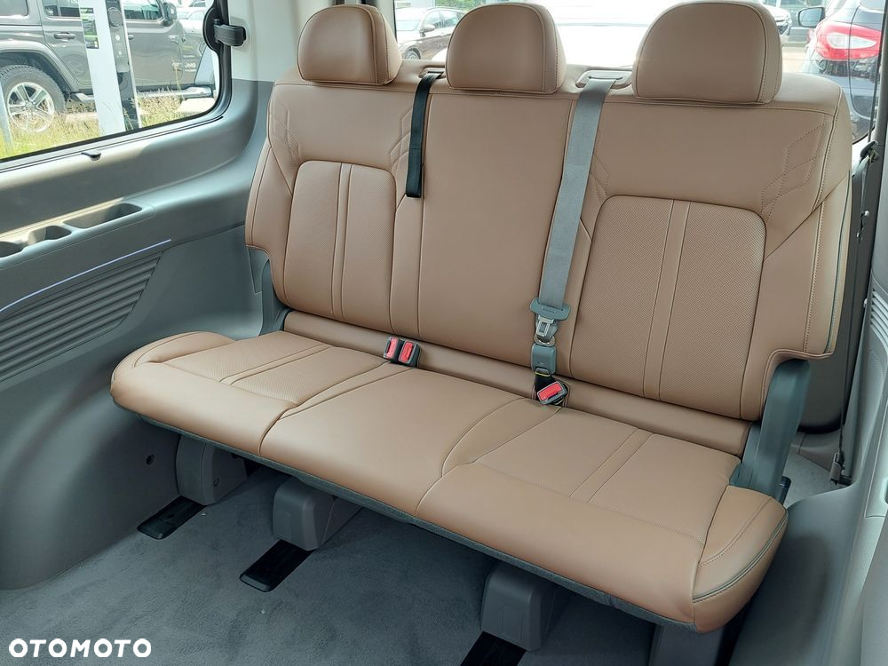 Hyundai Staria 1.6 T-GDI HEV Luxury - 7