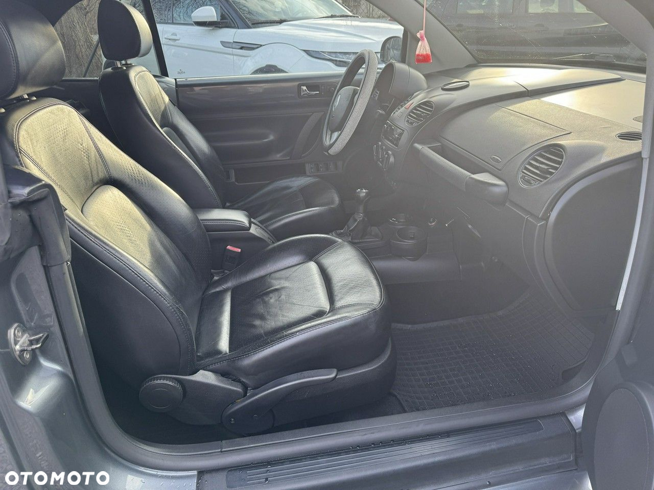 Volkswagen New Beetle - 13