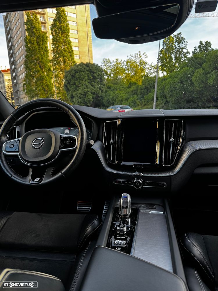 Volvo XC 60 2.0 T8 PHEV R-Design AWD - 23