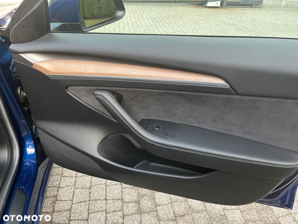 Tesla Model 3 - 16