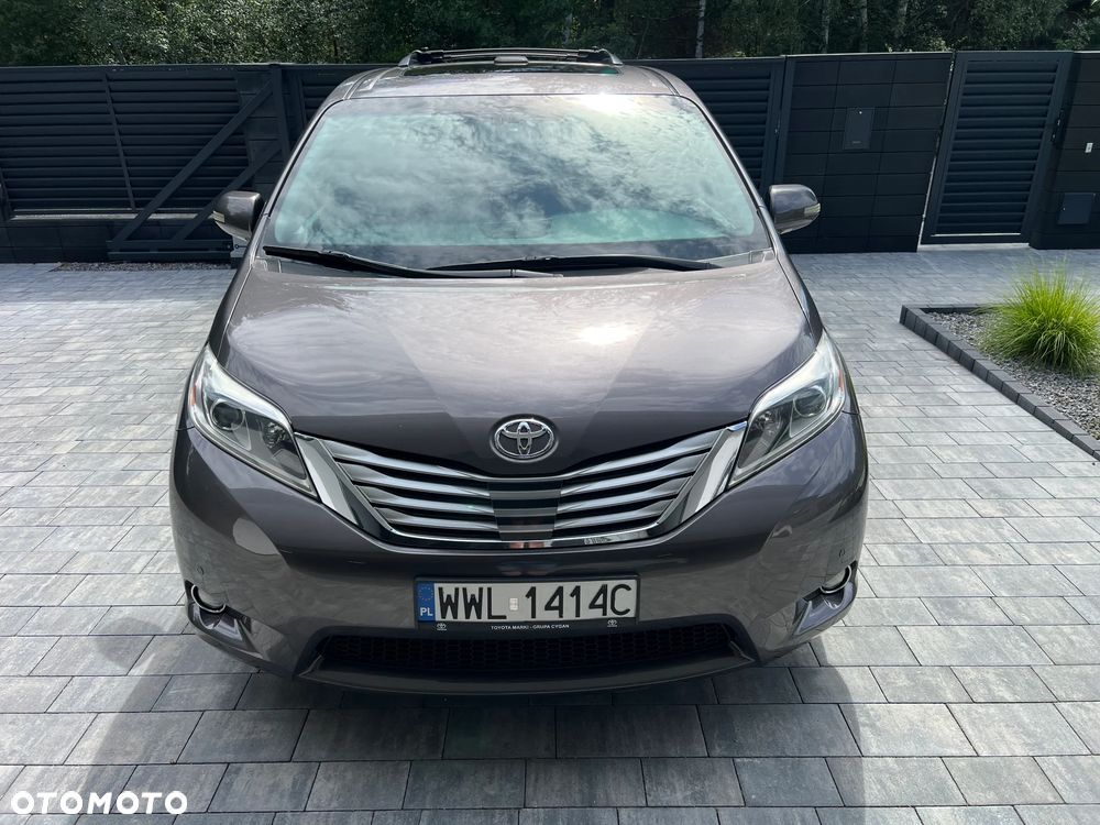 Toyota Sienna - 3