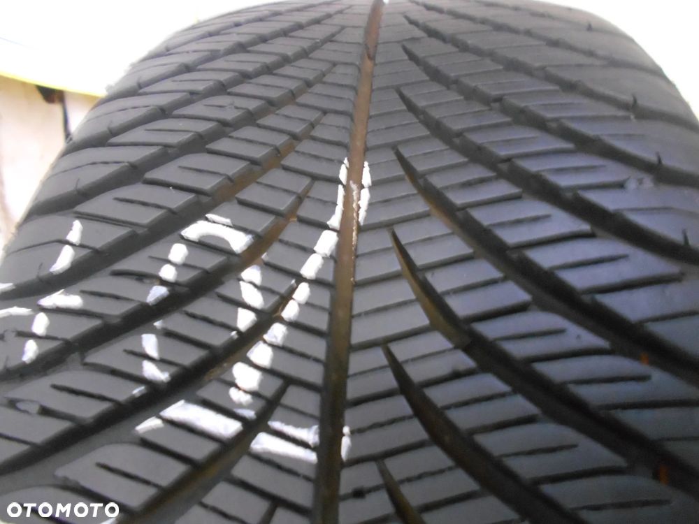 OPONA POJEDYNKA 215/50R17 GOODYEAR VECTOR 4 SEASON GEN2 DOT  1123 8MM - 2
