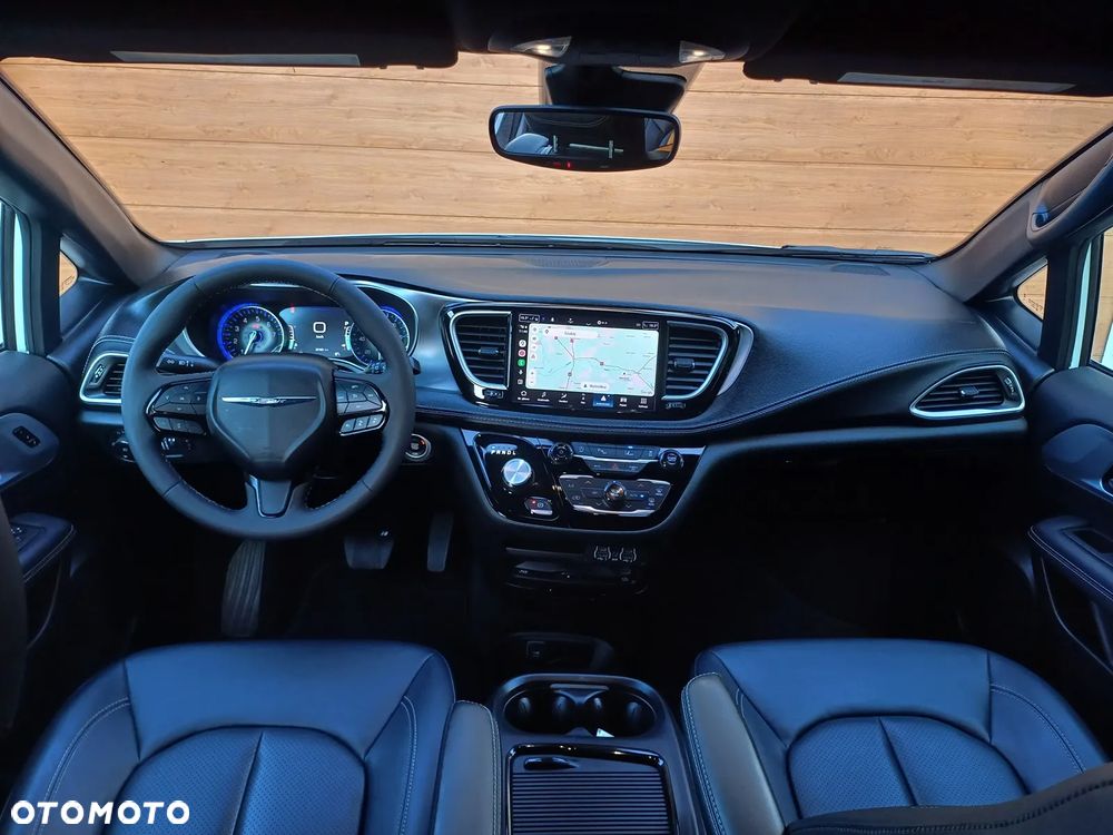 Chrysler Pacifica - 26