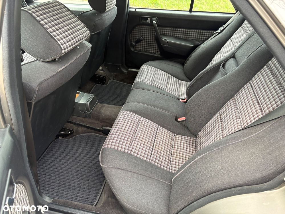 Mercedes-Benz W201 (190) - 20