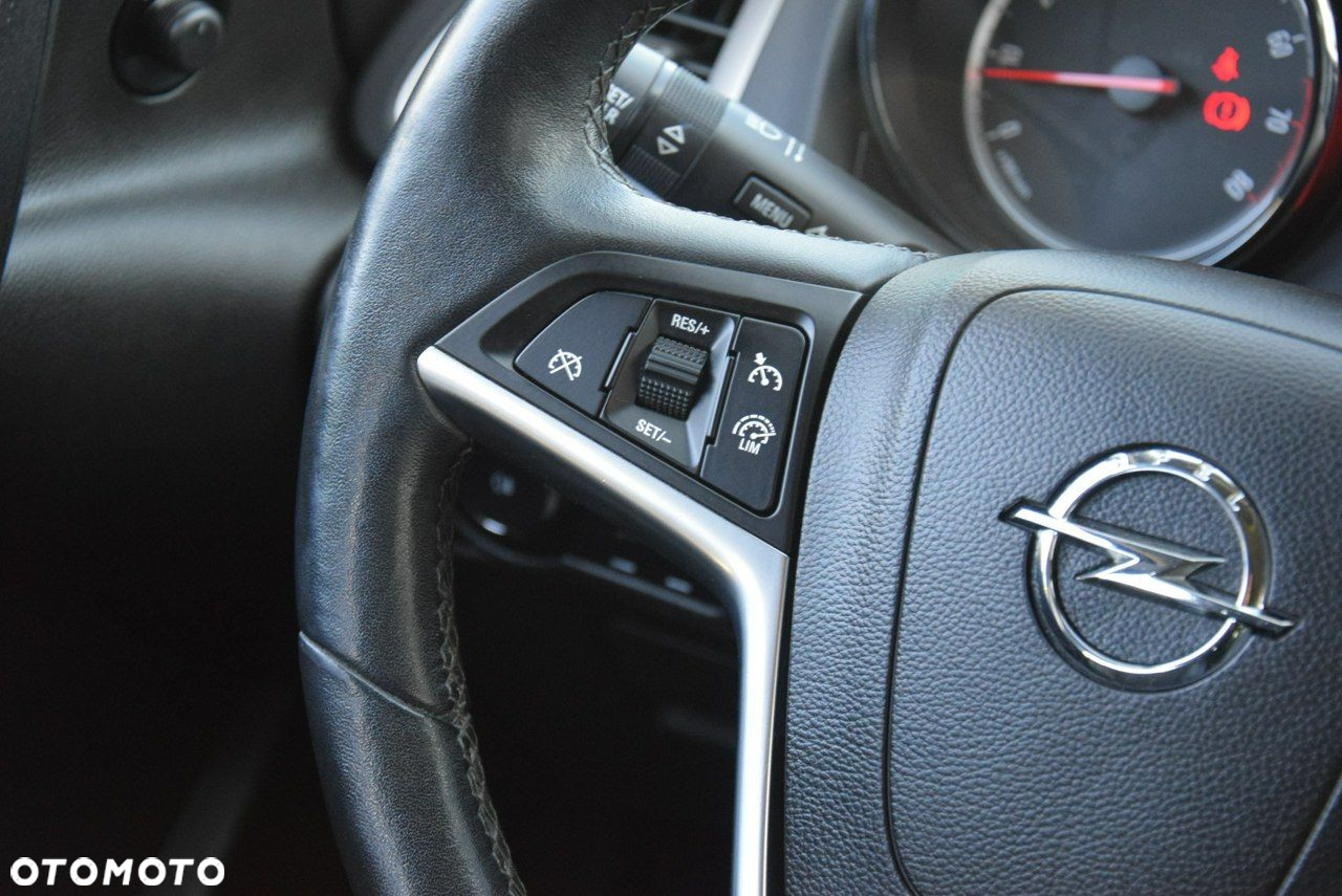 Opel Astra 1.4 Turbo 150 Jahre - 29