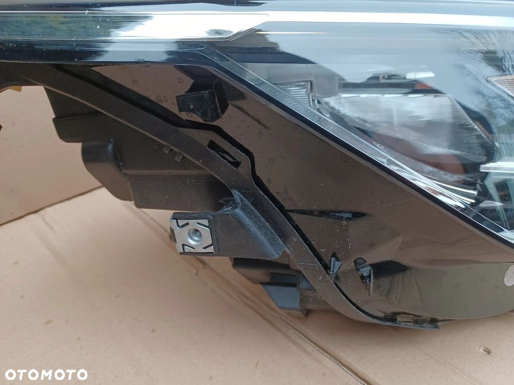 Lampa przednia prawa LED VW Golf VIII 8 oryg 5H1 - 3