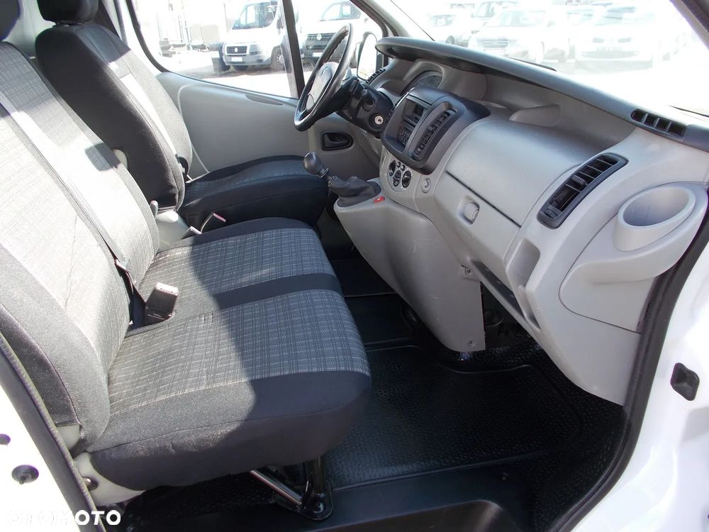 Renault Trafic - 12