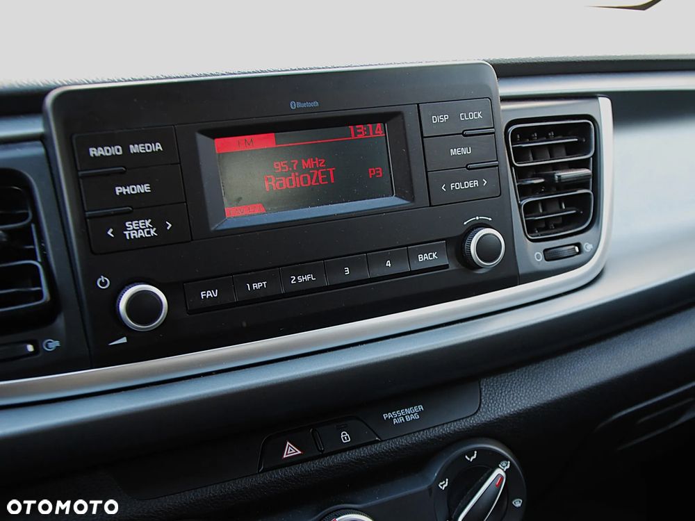 Kia Rio - 31