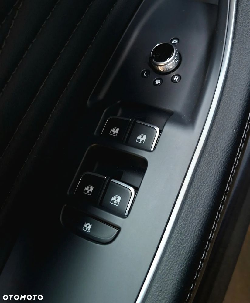 Hongqi HS5 2.0T AWD - 12
