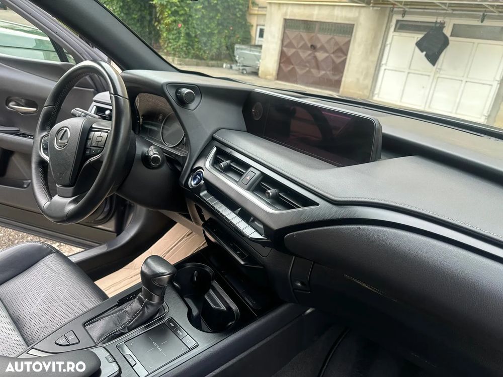 Lexus UX - 18