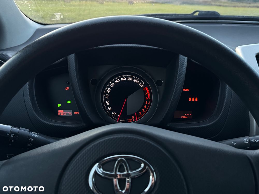 Toyota Urban Cruiser 1.33 Luna - 10