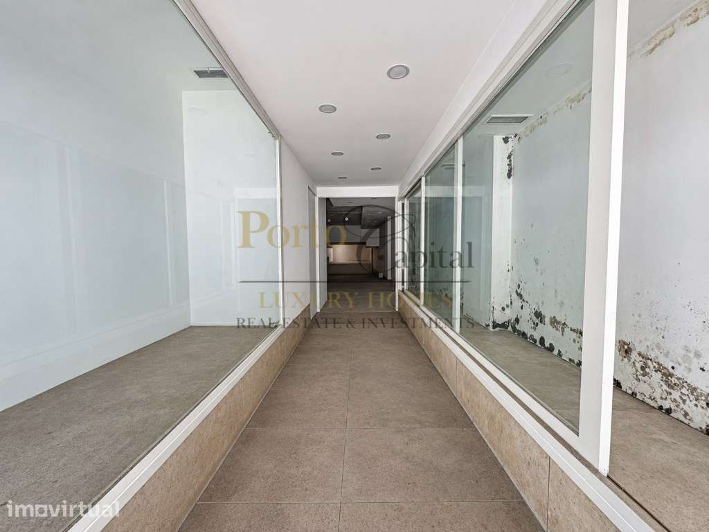 Loja com 500 m² | Rua Júlio Dinis | Junto à Rotunda da Boavista | P... - Grande imagem: 2/31
