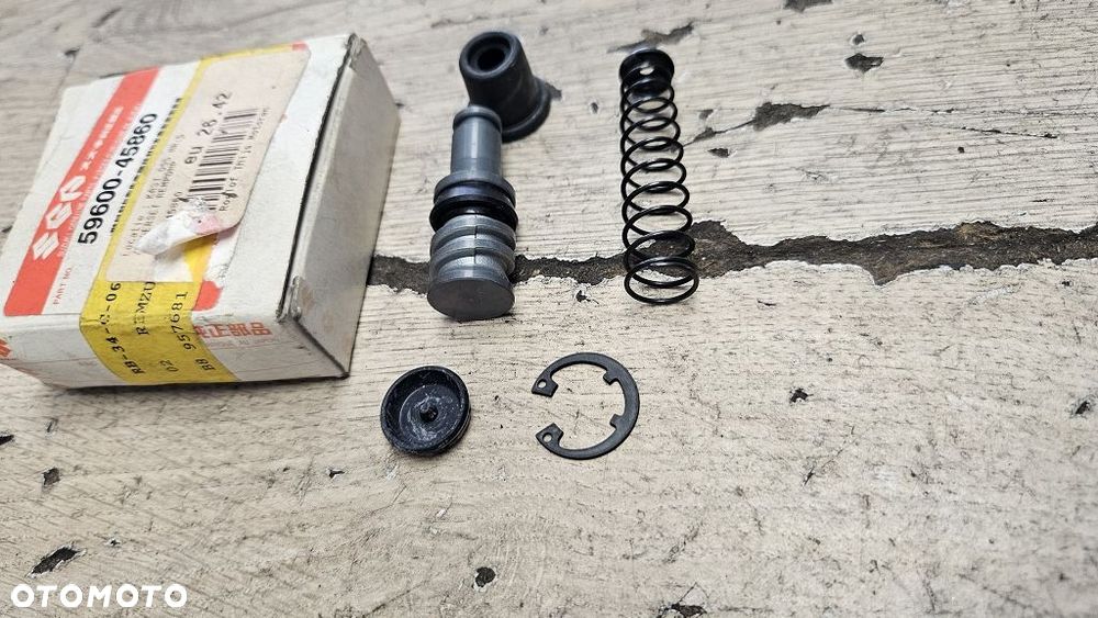 Zestaw naprawczy pompy hamulcowej Suzuki GSX DL GS GSF GSR GSX-R GSX GV RF  59600-45860 - 4