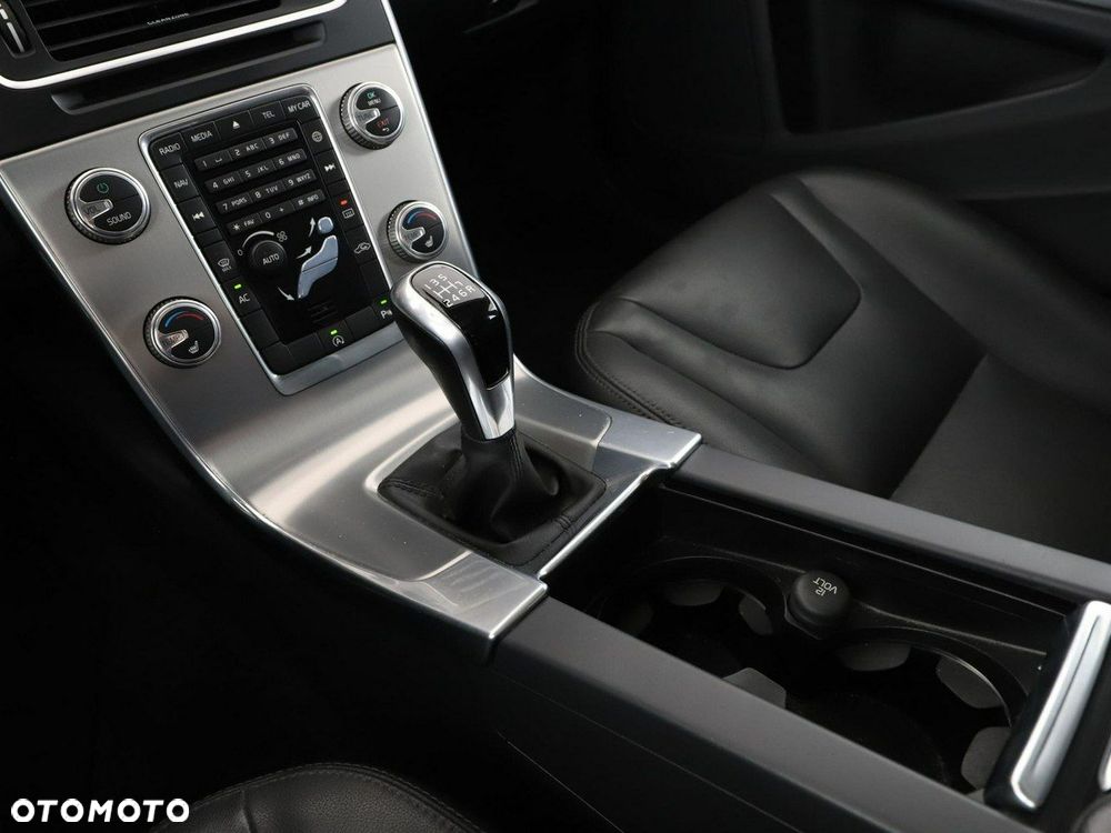 Volvo V60 D2 Summum - 28