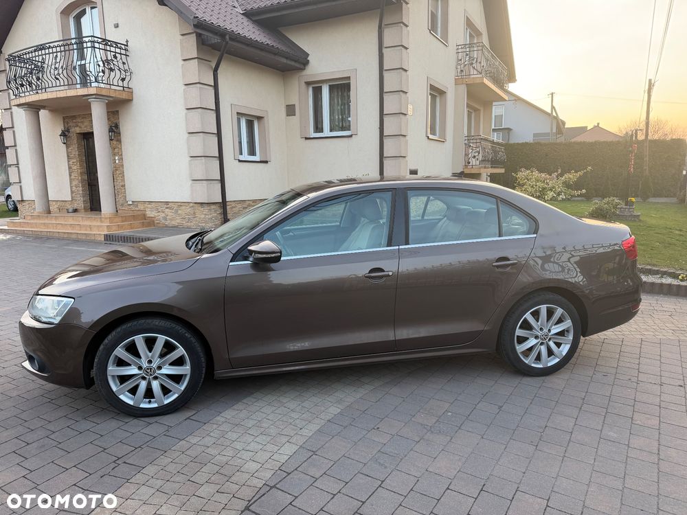Volkswagen Jetta 1.6 TDI Life - 22