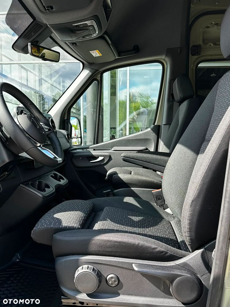 Mercedes-Benz Sprinter - 30