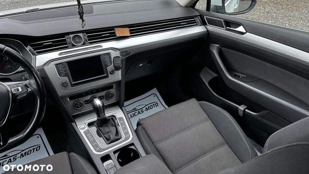 Volkswagen Passat - 27