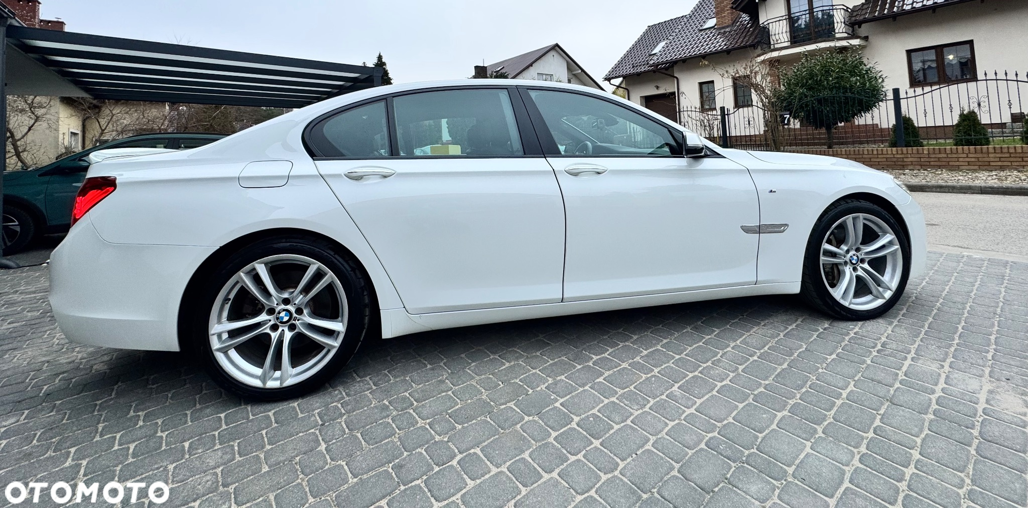 BMW Seria 7 740i - 8