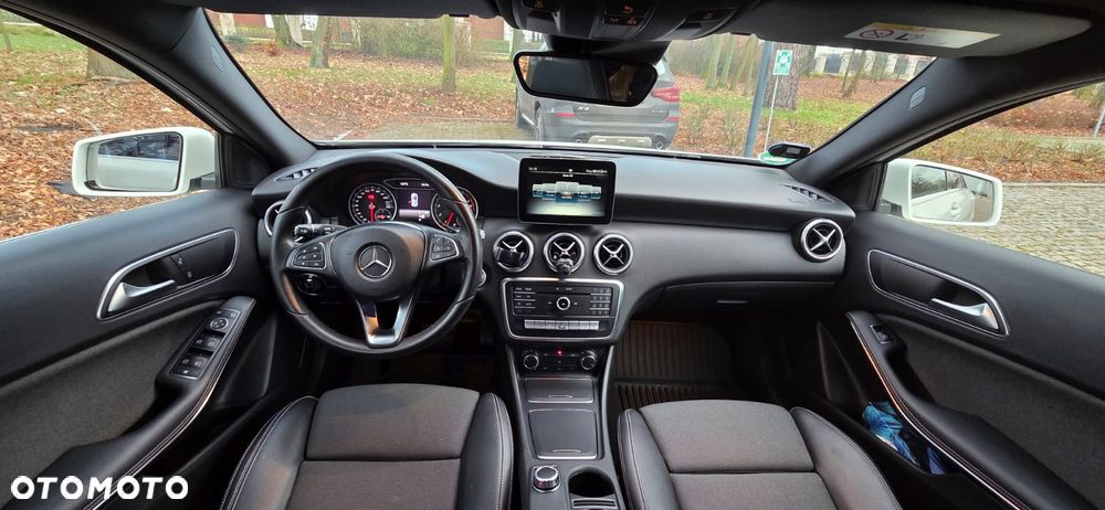 Mercedes-Benz Klasa A 180 7G-DCT Urban - 16