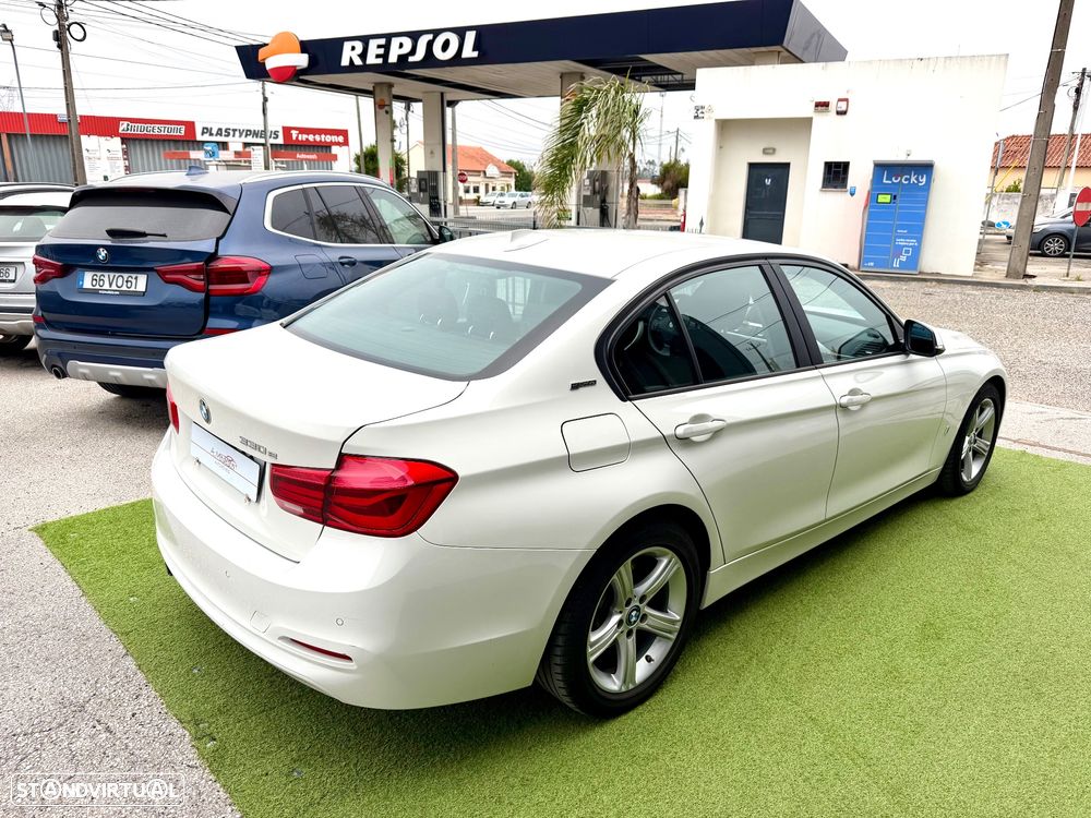BMW 330 e iPerformance Advantage - 3