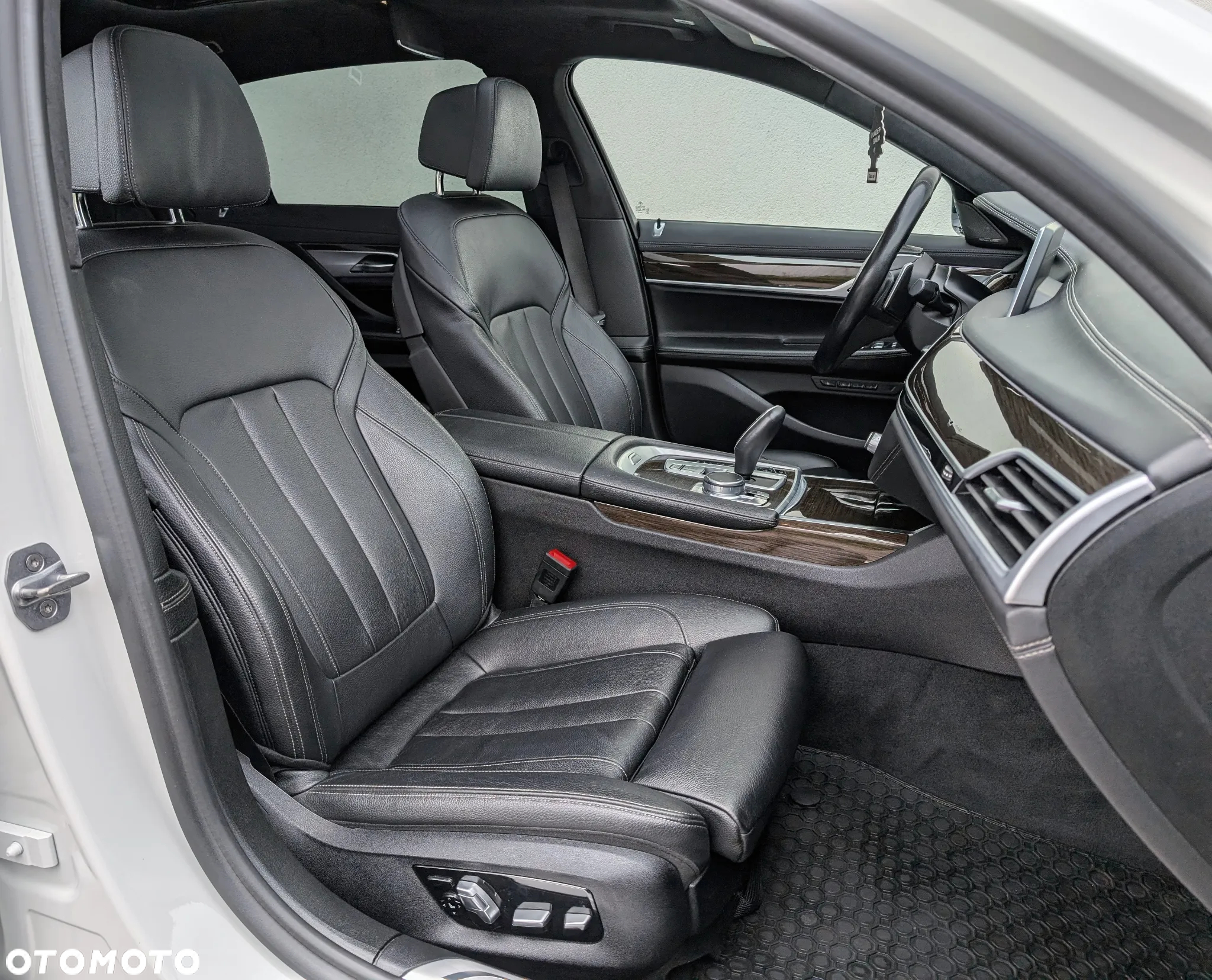BMW Seria 7 740Li xDrive - 7