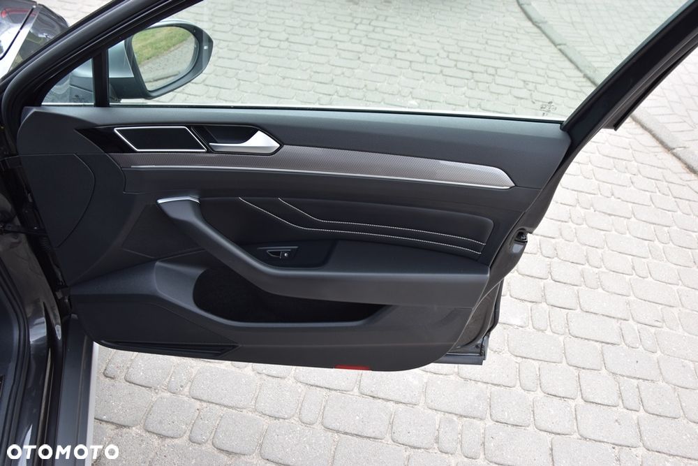 Volkswagen Passat Alltrack 2.0 TDI SCR DSG 4Motion - 33