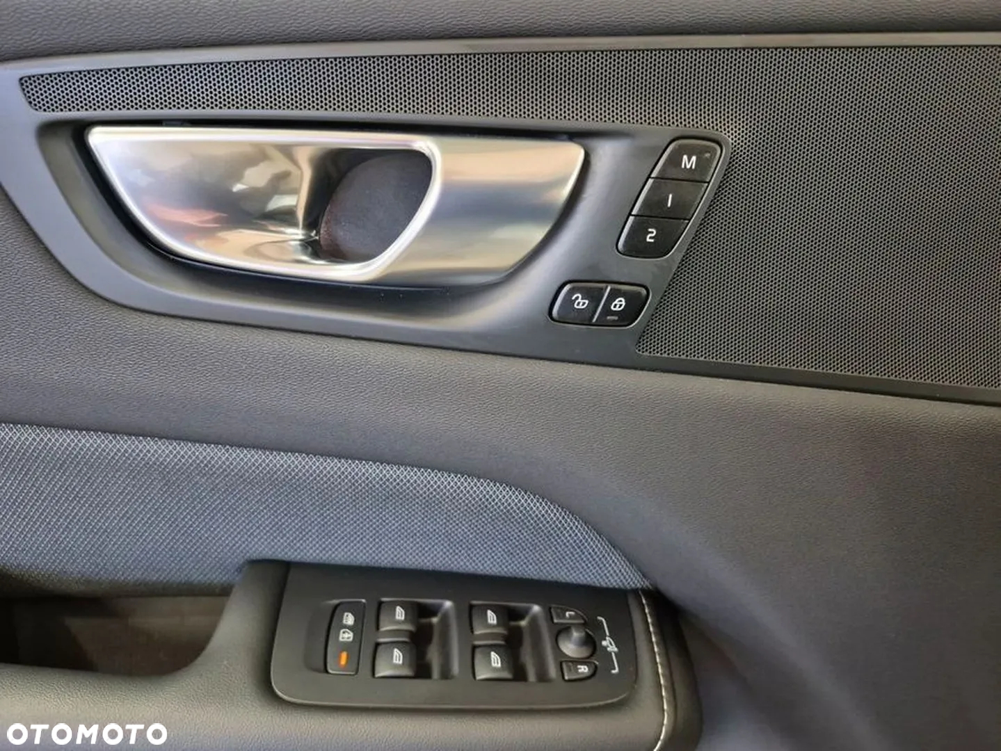 Volvo XC 60 B4 B Plus Dark - 34