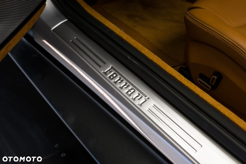 Ferrari Roma Spider - 26