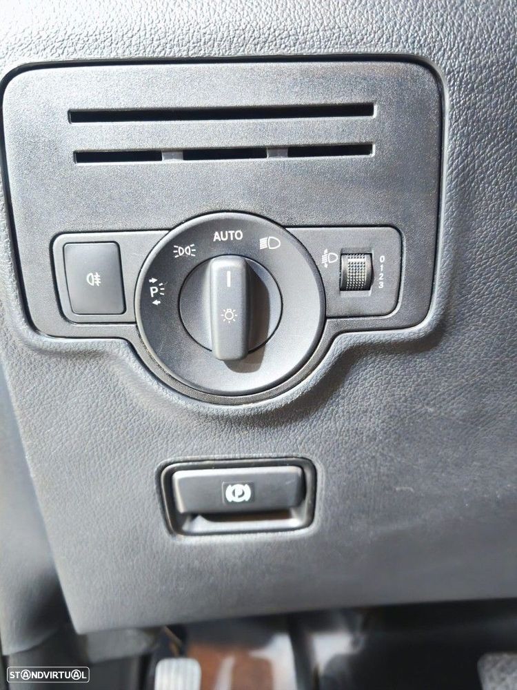 Mercedes-Benz Vito 114CDI AUTO 6LUGARES - 16