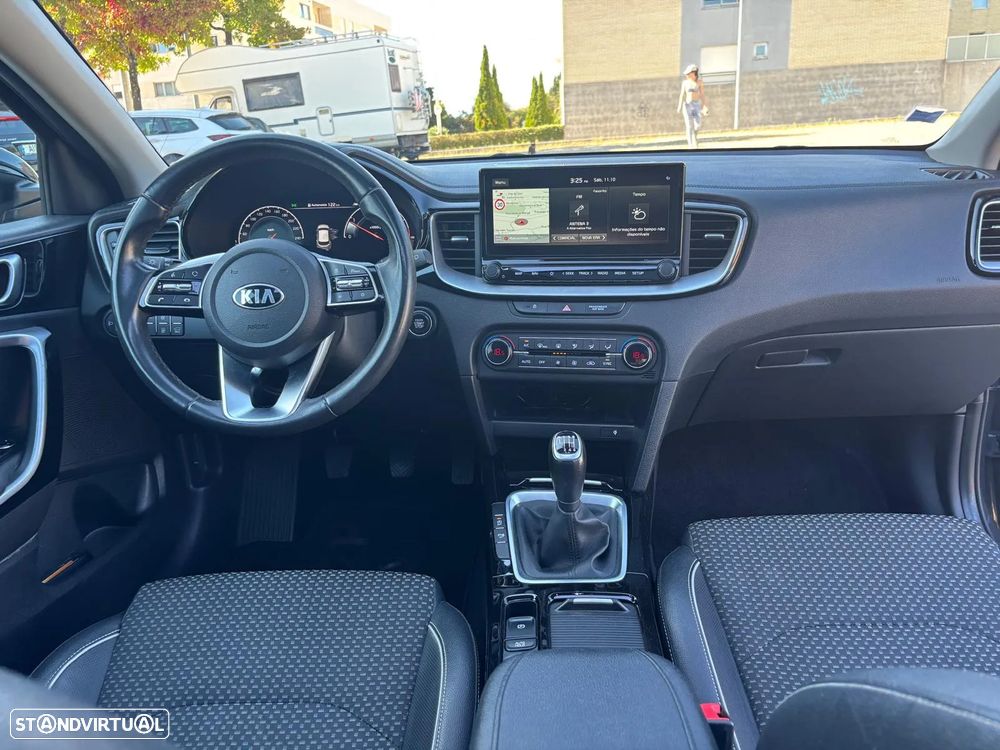 Kia XCeed 1.6 CRDi MHEV Tech - 11