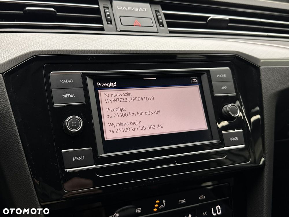 Volkswagen Passat - 36