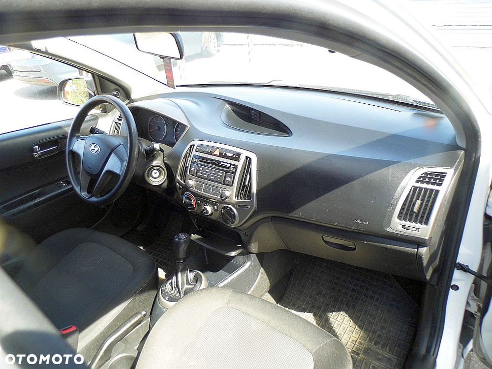 Hyundai i20 1.1 CRDi Comfort - 10