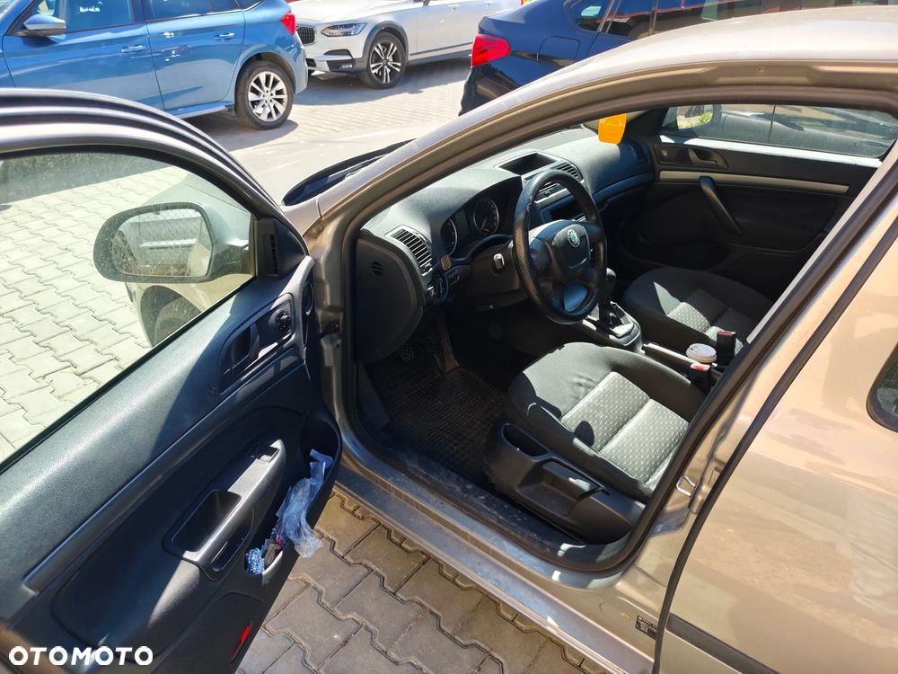 Skoda Octavia 1.6 - 10