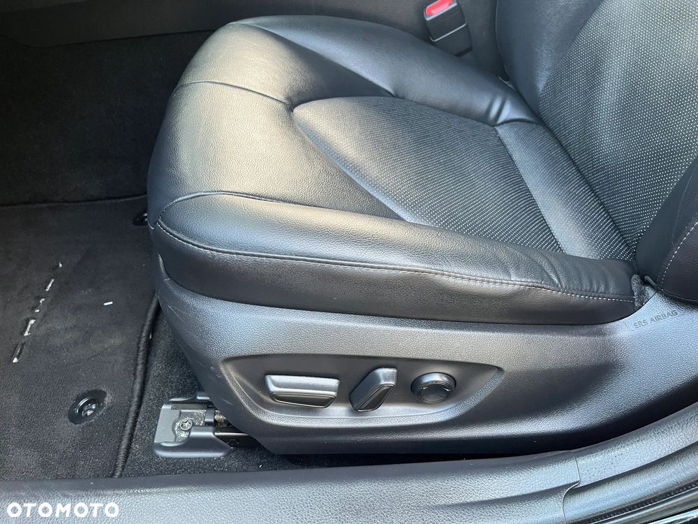 Toyota Camry 2.5 Hybrid Executive CVT - 21