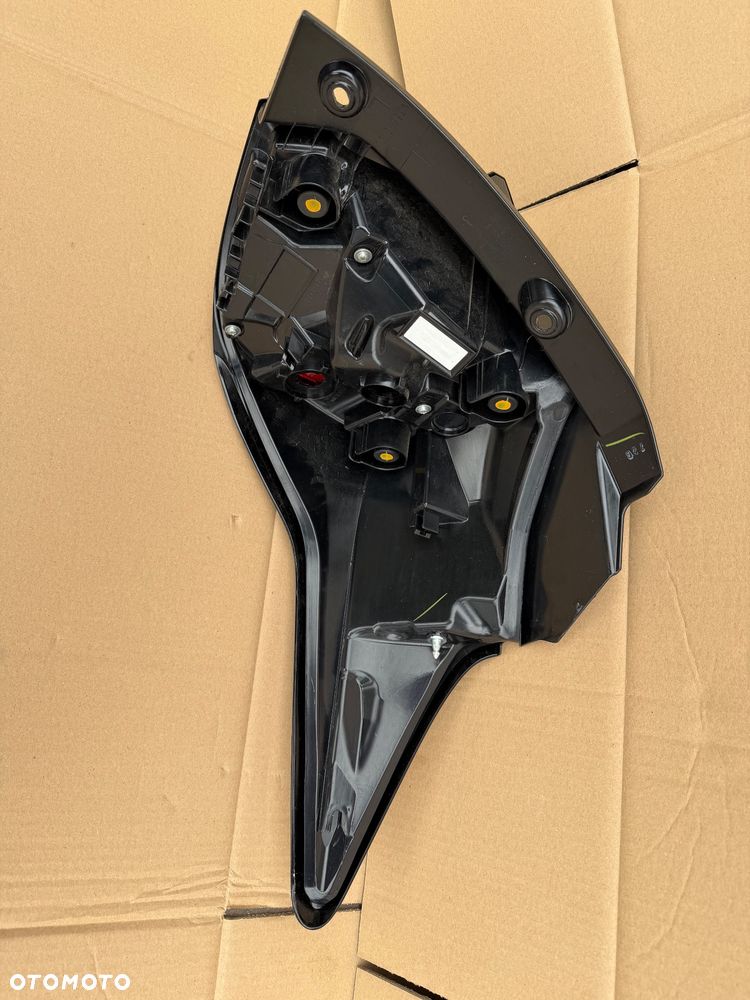 TOYOTA YARIS IV 20-25R LAMPA LEWA TYŁ ZWYKŁA - 4